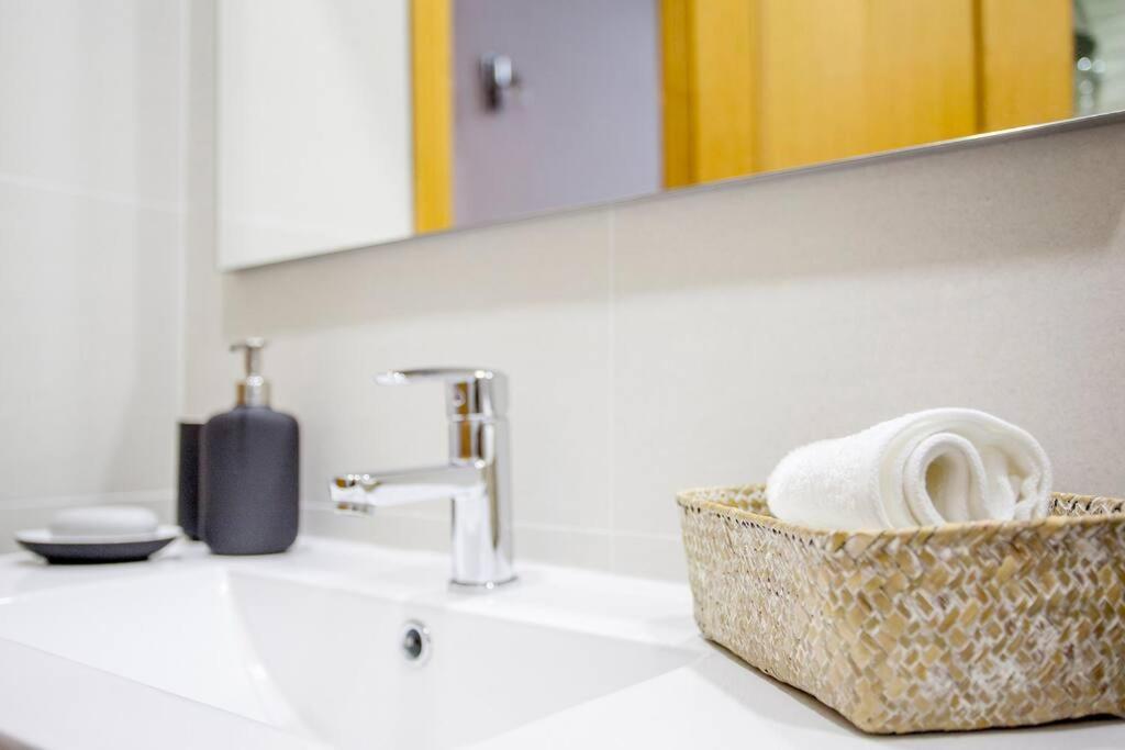 Precioso Piso Moderno: Terraza, A/C, Netflix, Wifi Apartman Valencia Kültér fotó